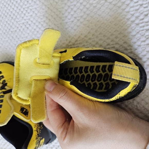 Nike LeBron 17 AutoVelcro 'Chrome Yellow'. Toddler. Size 7C - Picture 4 of 7